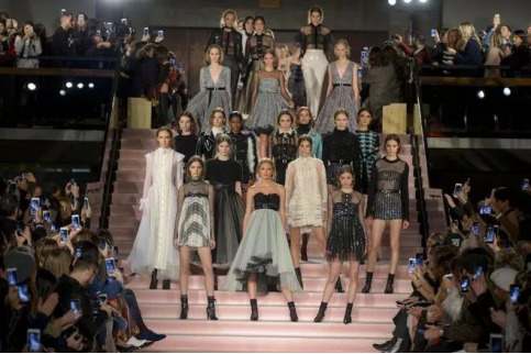 1543310377854850.png blob.png