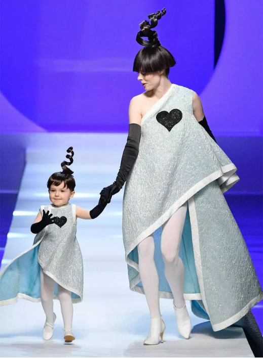 1543541492122445.png blob.png