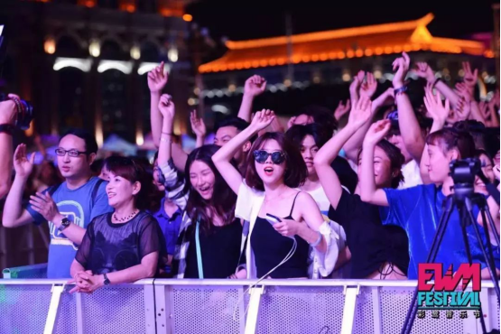 1544149994330978.png blob.png