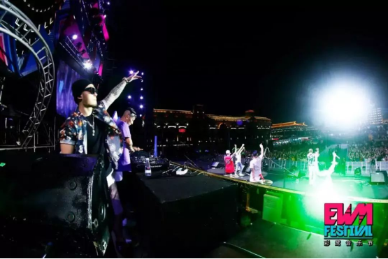 1544150503530069.png blob.png